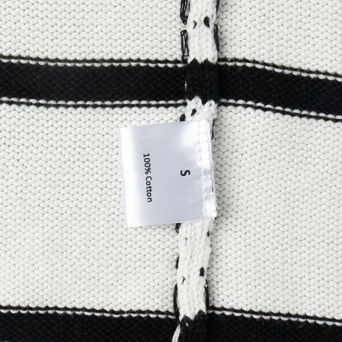 Damen Strickjacke mit breiten Streifen und Knopfverschluss WW