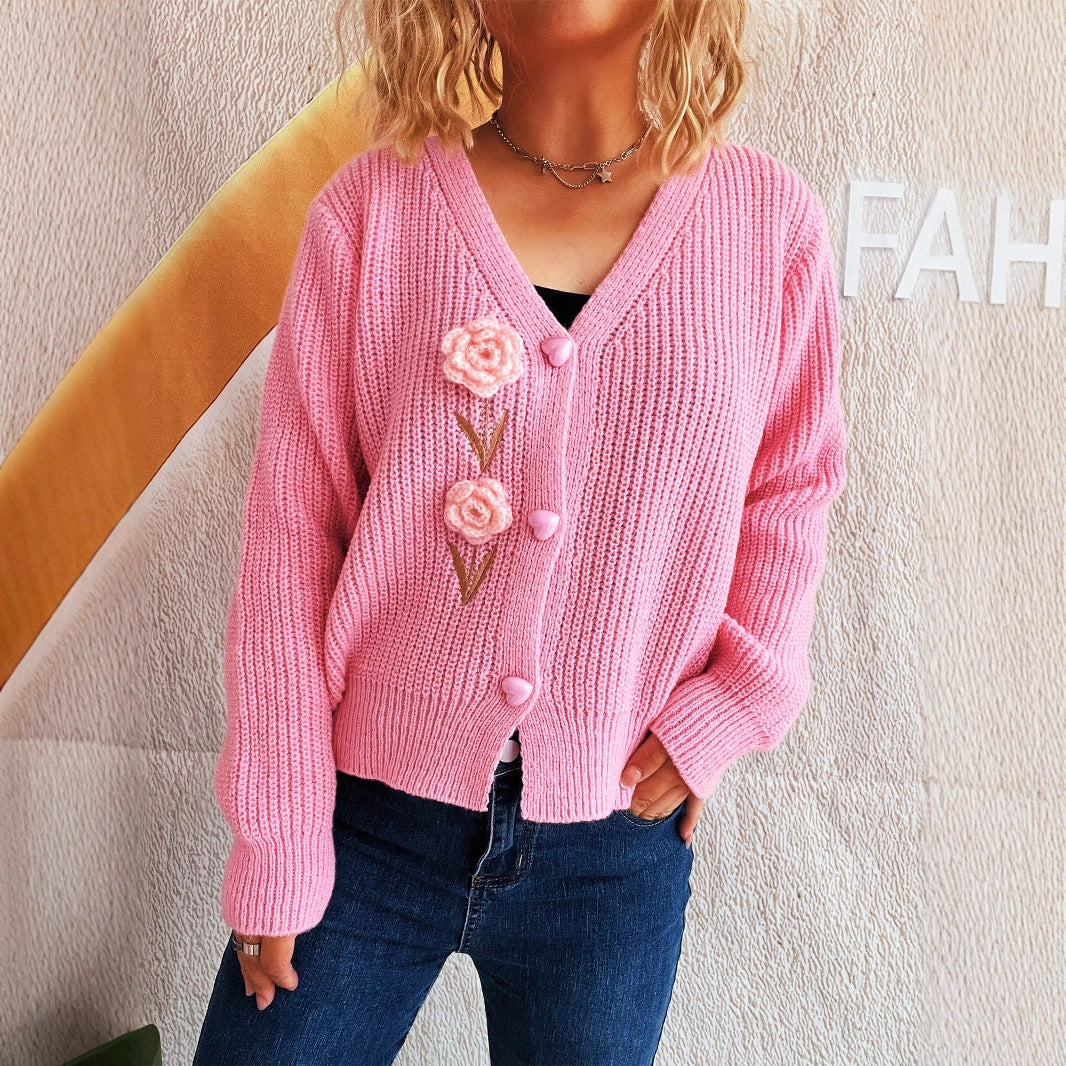 Damen Strickjacke mit verspieltem Blumenmotiv und romantischen Knopfdetails WW