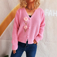 Damen Strickjacke mit verspieltem Blumenmotiv und romantischen Knopfdetails WW