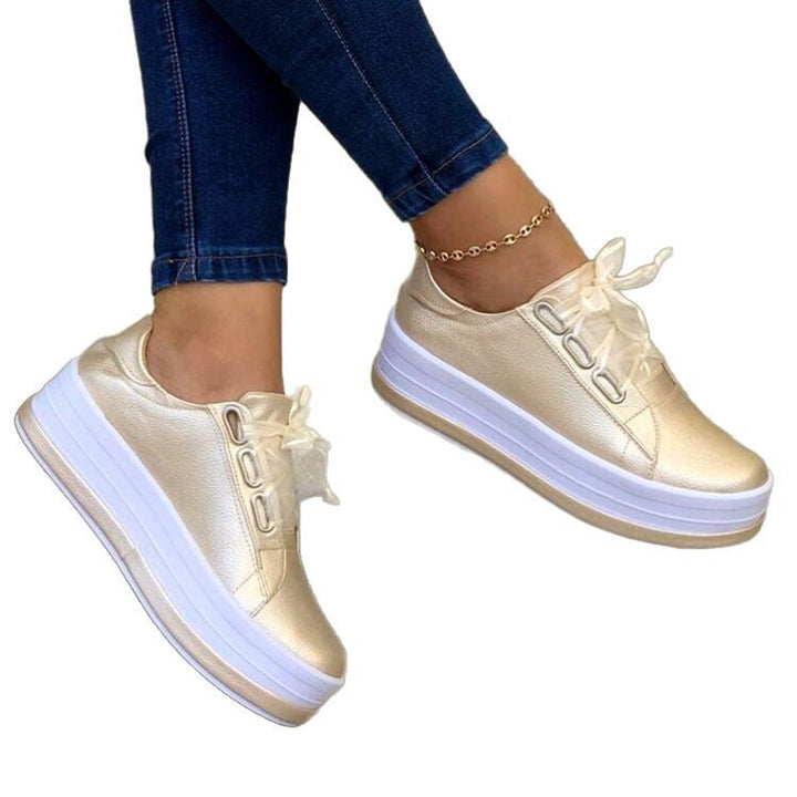 Damen komfortable Plateau-Sneaker mit elegantem Metallic-Obermaterial W&W Mode