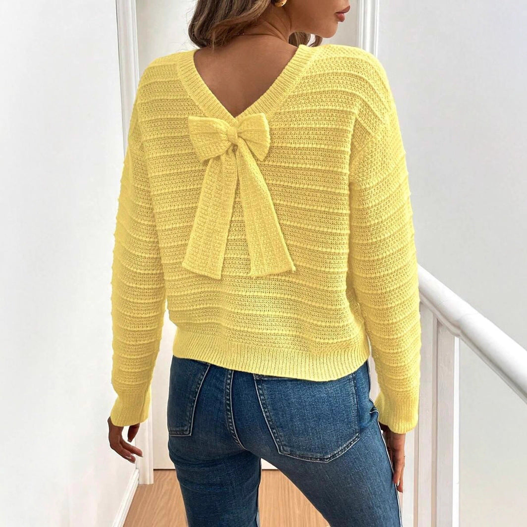 Damen Strickpullover mit verspieltem Schleifendetail im Rücken und modernem V-Ausschnitt WW