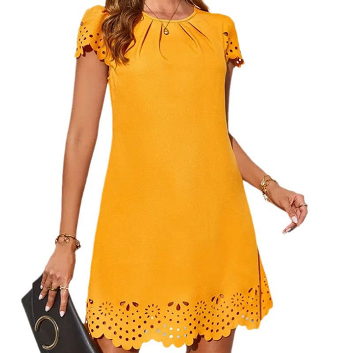 Damen-Sommerkleid mit dekorativem Lochmuster am Saum