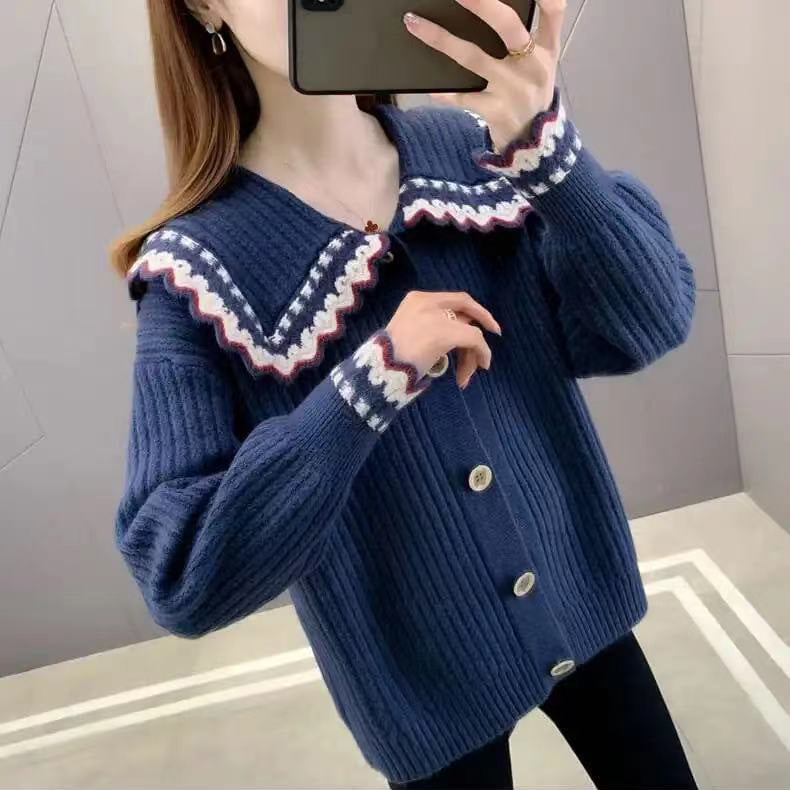 Damen Strickjacke mit dekorativem Kragen und großen Knöpfen WW