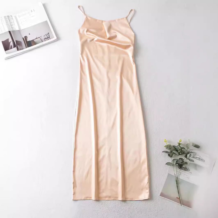 Damen Satin-Midikleid mit verführerischem V-Ausschnitt und Spaghettiträgern WW