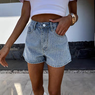Damen Denim-Shorts mit klassischem Schnitt und feinen Nadelstreifen WW