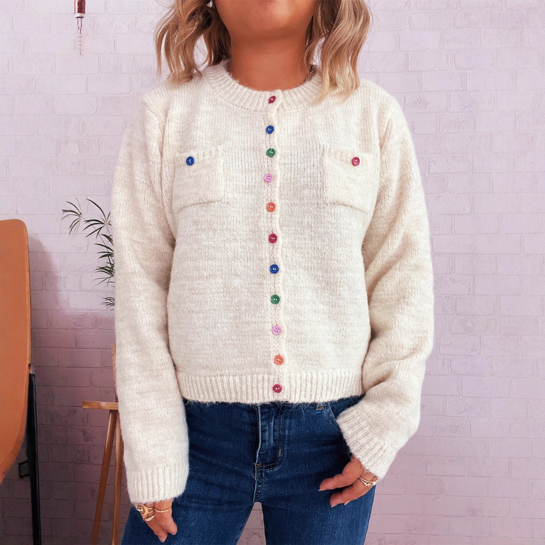 Damen Strickjacke mit bunten Knopfdetails und praktischen Taschen WW