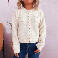 Damen Strickjacke mit bunten Knopfdetails und praktischen Taschen WW