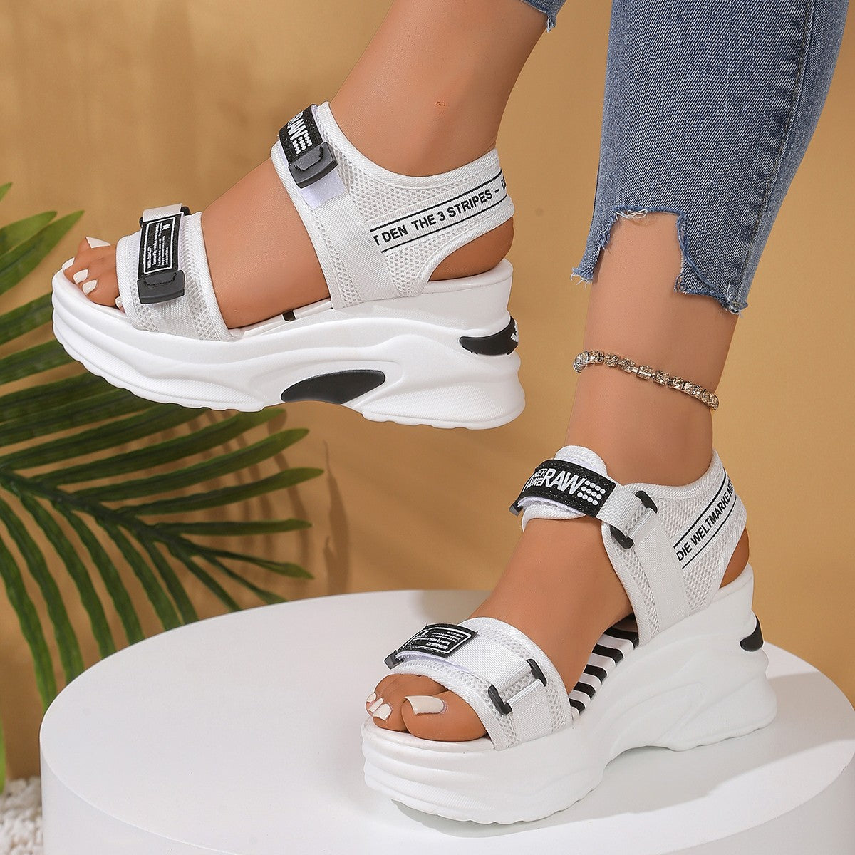 Damen Sportliche Sandalen mit innovativer Dämpfung und verstellbaren Riemen WW