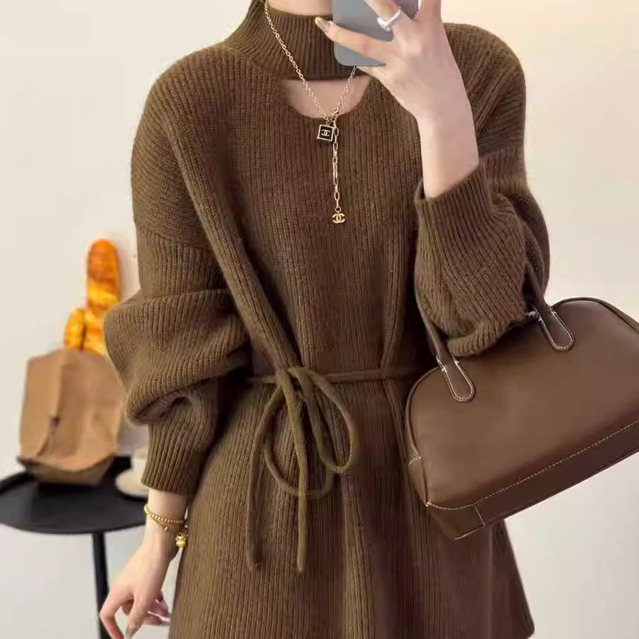 Damen Strickkleid mit hohem Kragen und eleganter Taillierung WW