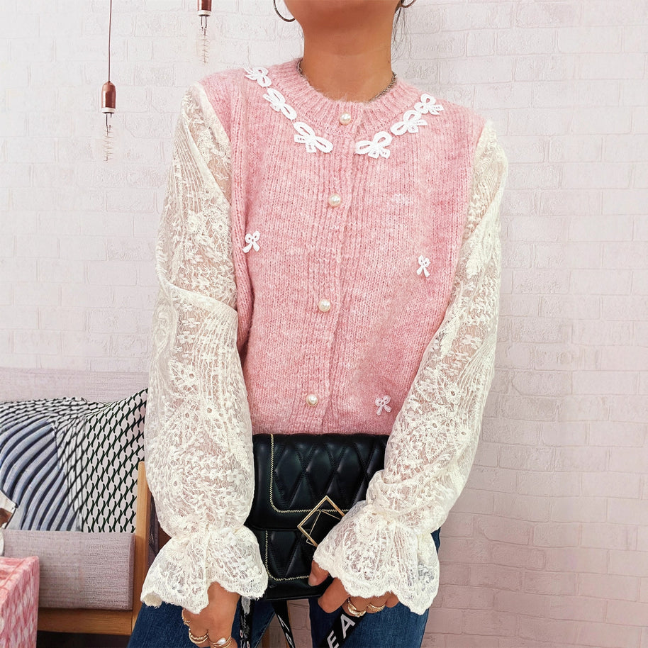 Damen Strickjacke mit romantischen Spitzendetails und eleganten Knopfverschlüssen WW