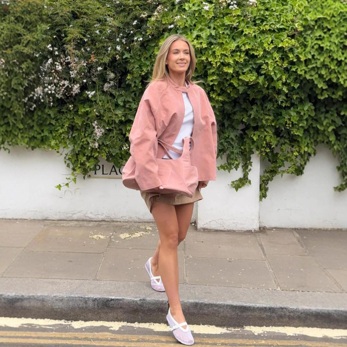 Damen Sportliche Jacke mit modernem Stehkragen und funktionalen Taschen WW