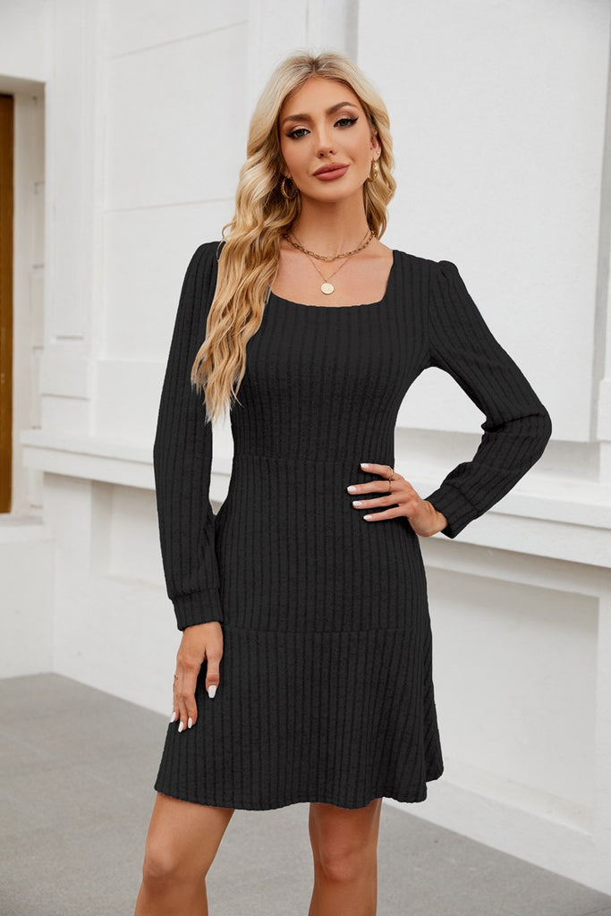 Damen Strickkleid mit langem Arm und tailliertem Schnitt WW