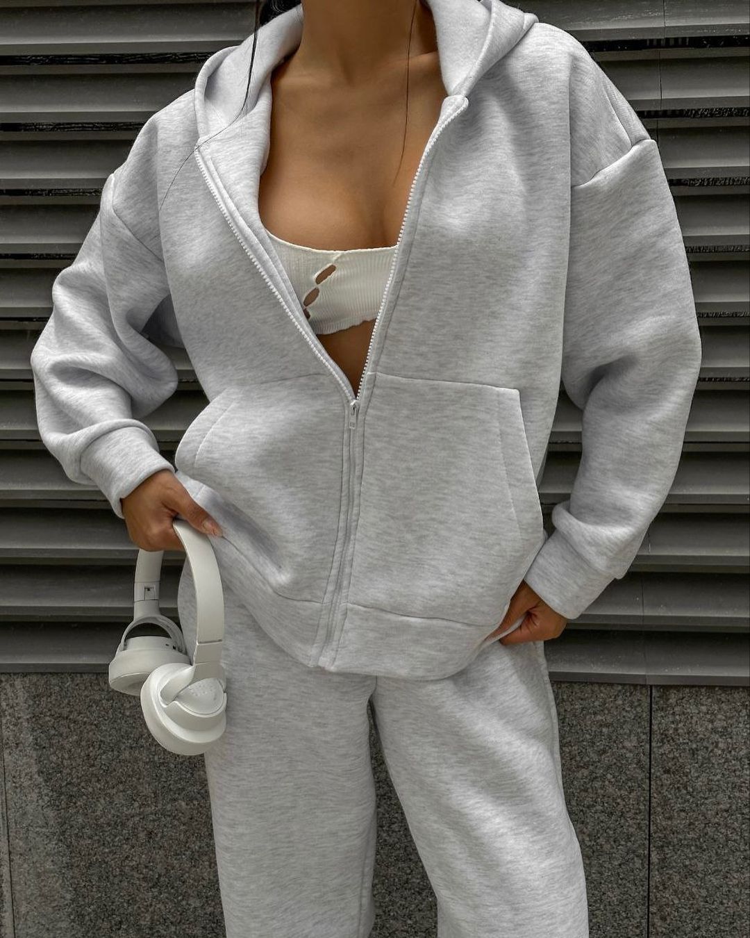 Damen Sportliches Set aus Kapuzenjacke und Jogginghose WW