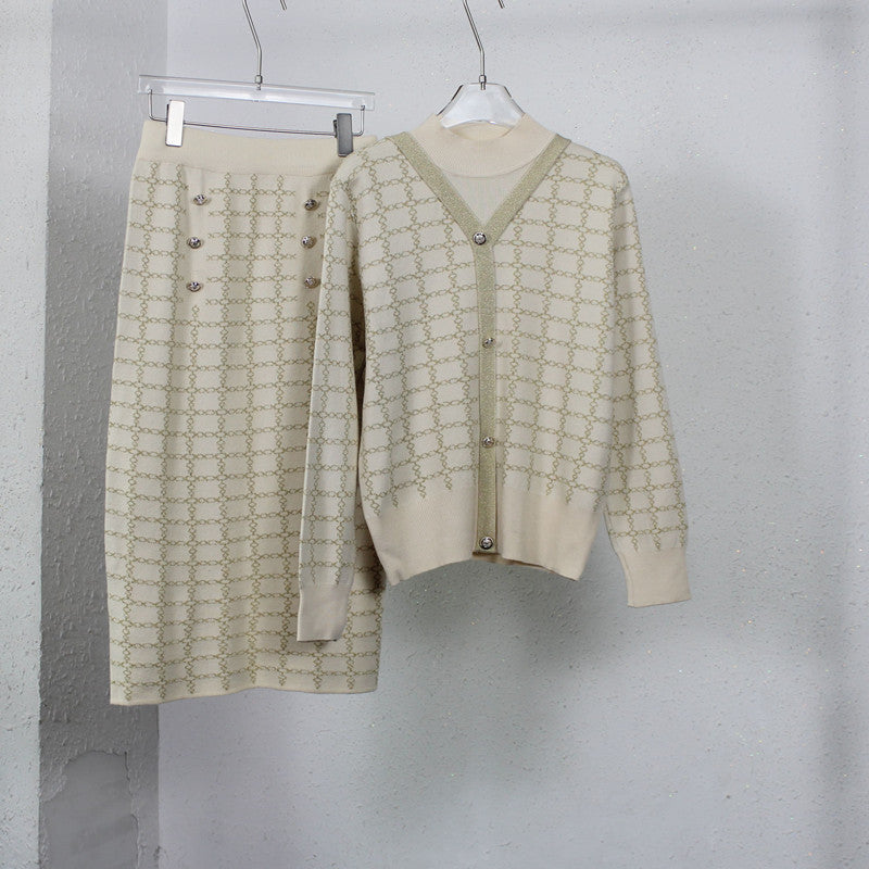 Damen Strickensemble mit dekorativen Knöpfen und elegantem V-Ausschnitt WW