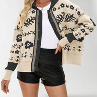 Damen Strickjacke mit floralen Muster und lässigem Schnitt WW