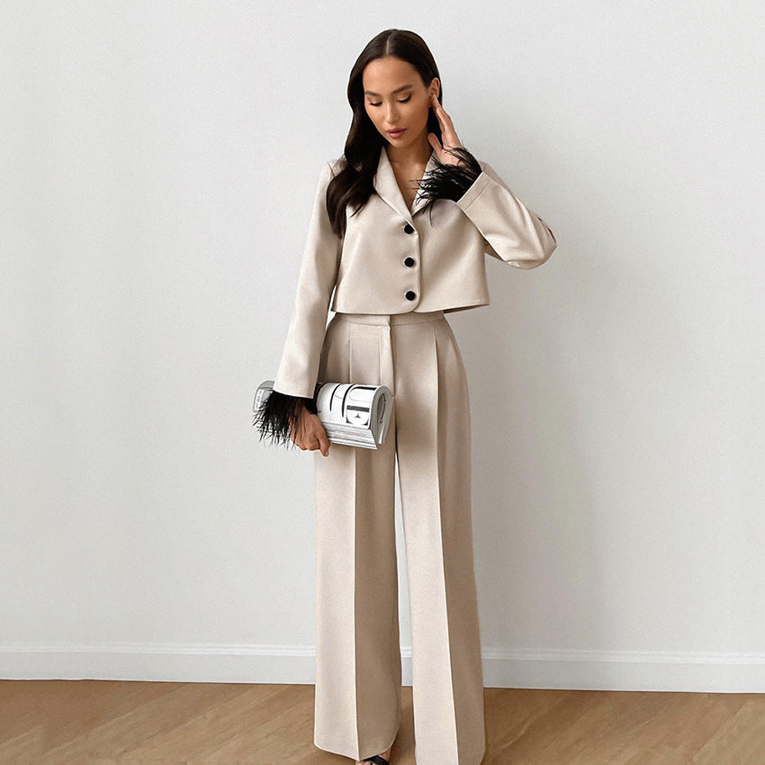 Damen schickes Anzug-Set mit eleganten Federn an den Ärmeln und hohem Bund WW