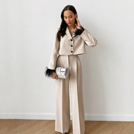 Damen schickes Anzug-Set mit eleganten Federn an den Ärmeln und hohem Bund WW