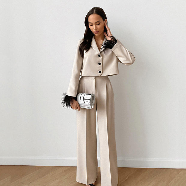 Damen schickes Anzug-Set mit eleganten Federn an den Ärmeln und hohem Bund WW