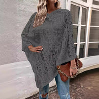 Damen Strickponcho mit auffälligem Häkelmuster und modischen Fransen WW