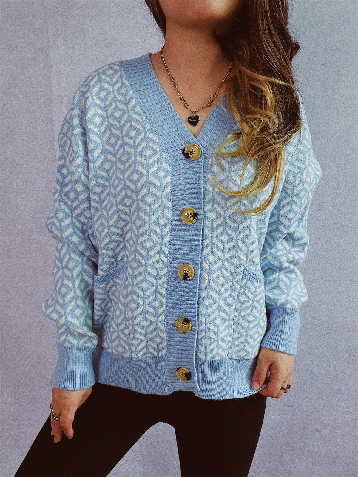 Damen Strickjacke mit geometrischem Muster und Knopfdetails WW