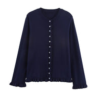 Damen Strickjacke mit dezentem Rüschendetail und hochwertigen Knopfverzierungen WW