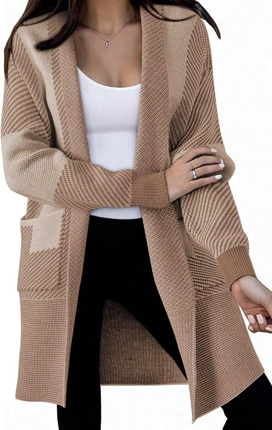 Damen Strickjacke mit modischem Muster und praktischen Taschen WW