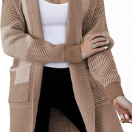 Damen Strickjacke mit modischem Muster und praktischen Taschen WW