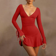 Damen elegantes Minikleid mit tiefem V-Ausschnitt und Rüschendetails W&W