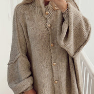 Damen Strickjacke mit oversized Schnitt und eleganten Knopfdetails WW