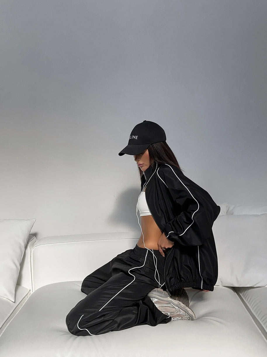 Damen Sportliche und luftige Trainingsjacke mit weit geschnittenen Hosen WW