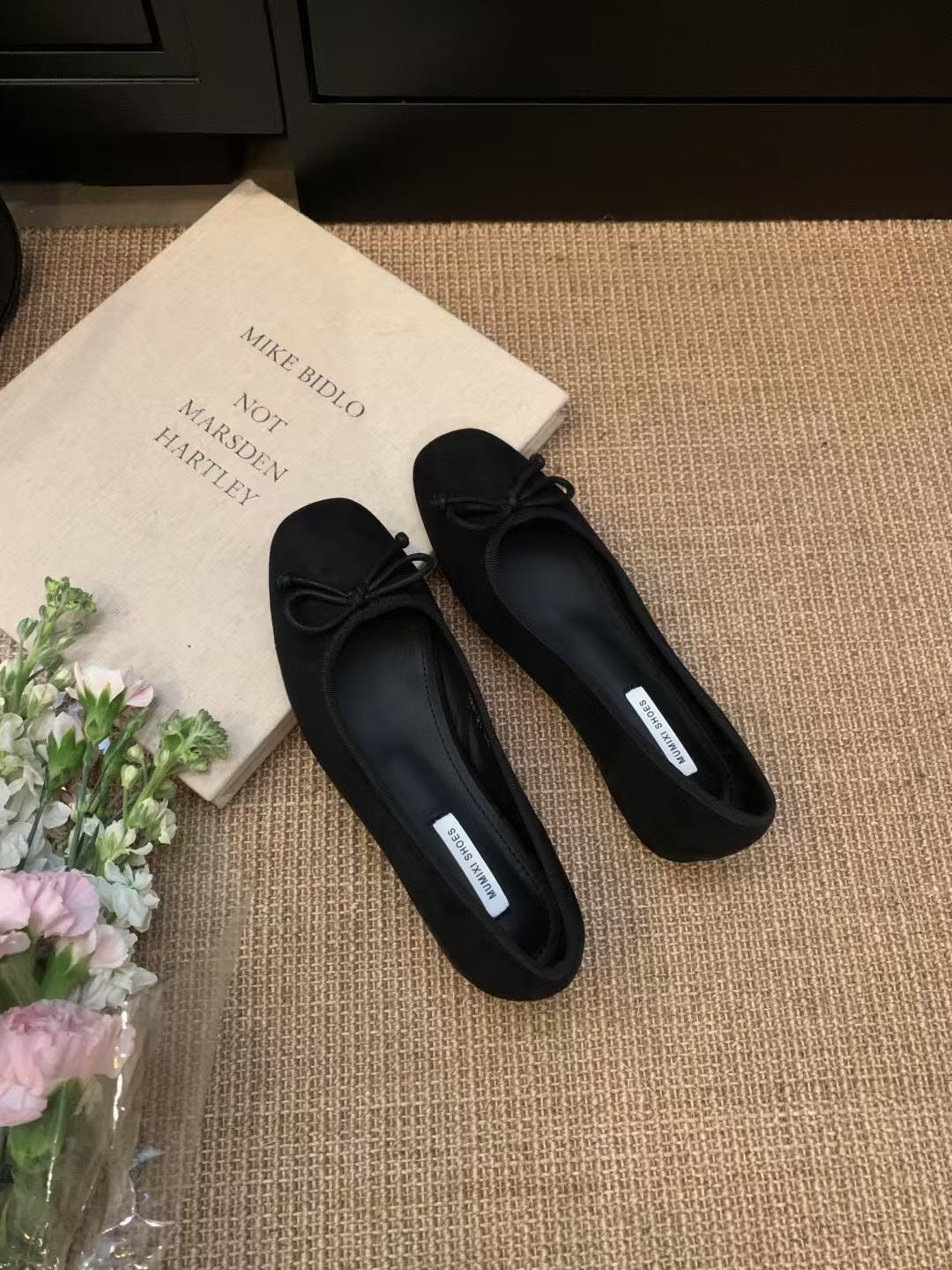Damen Ballerinas mit zierlichem Schleifendetail und samtiger Oberflächenstruktur WW