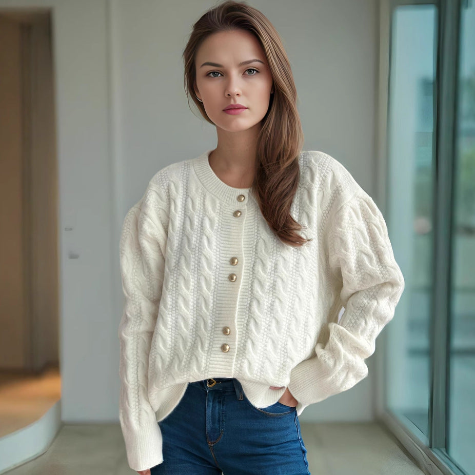 Damen Strickjacke mit eleganter Zopfmusterstruktur und dekorativen Knöpfen WW