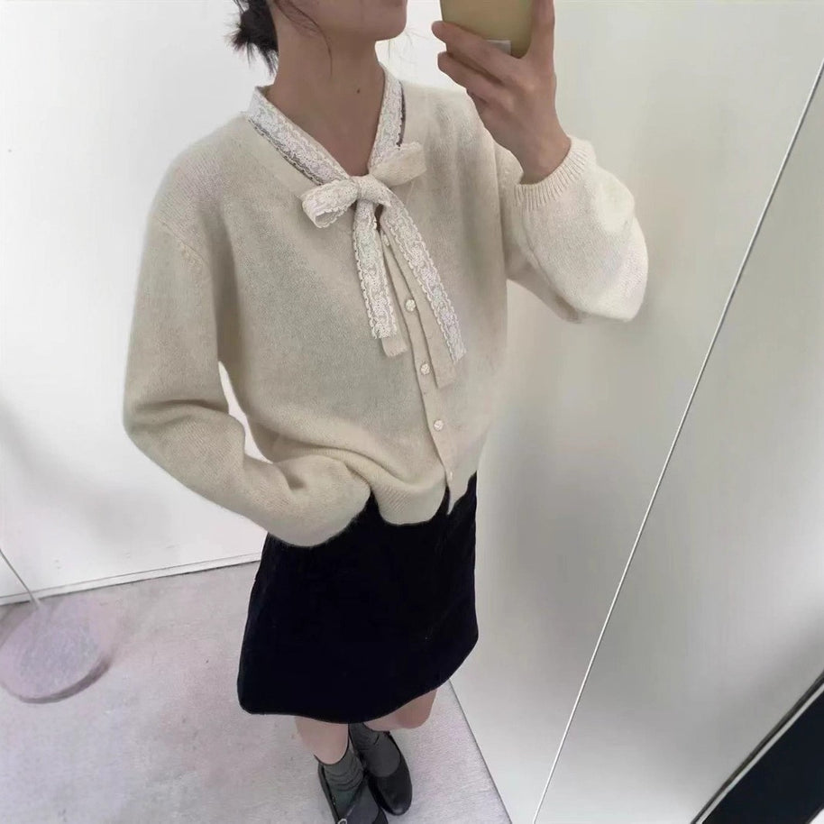 Damen Strickjacke mit dekorativen Spitzen-Details WW