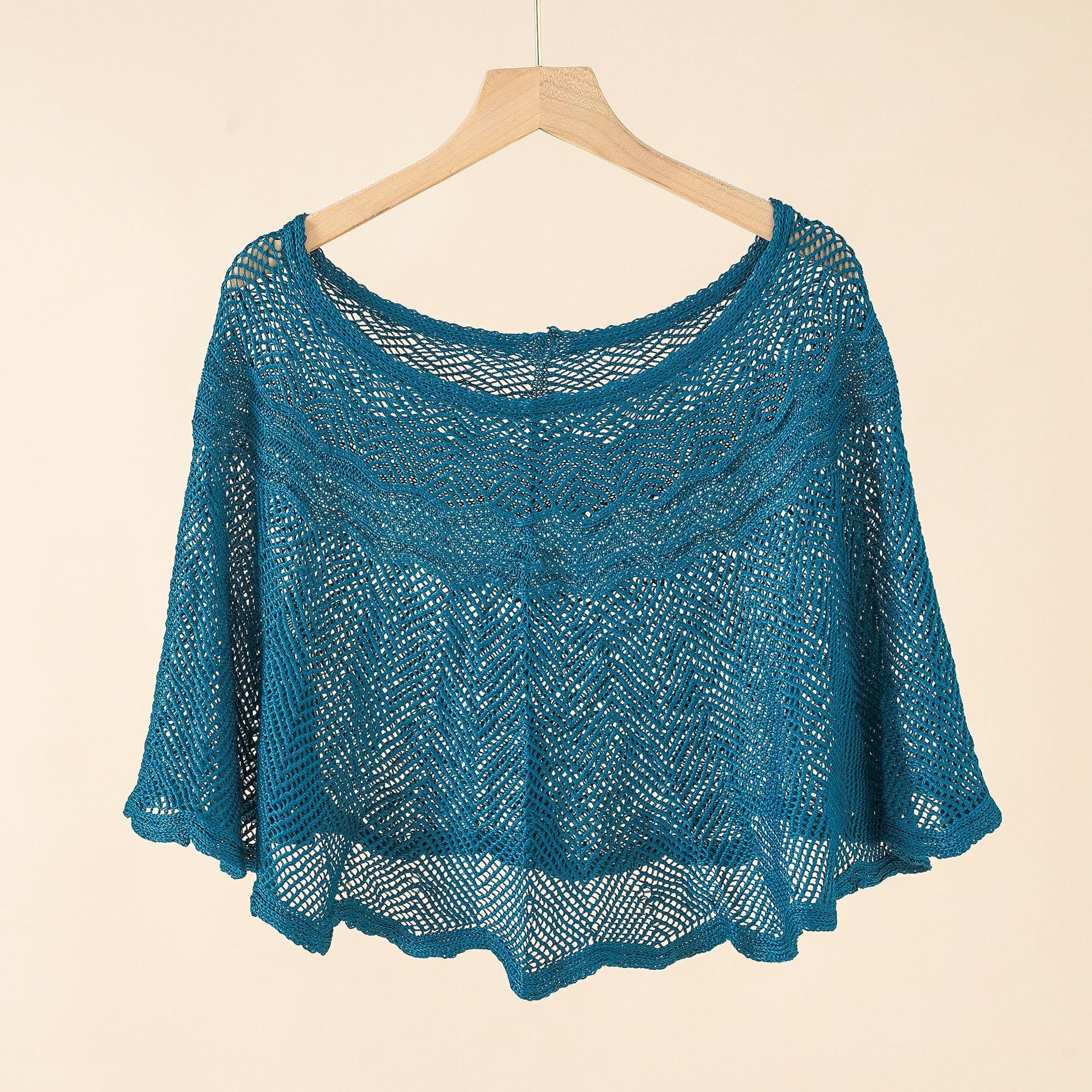 Damen luftiger Strickponcho im modernen Design WW