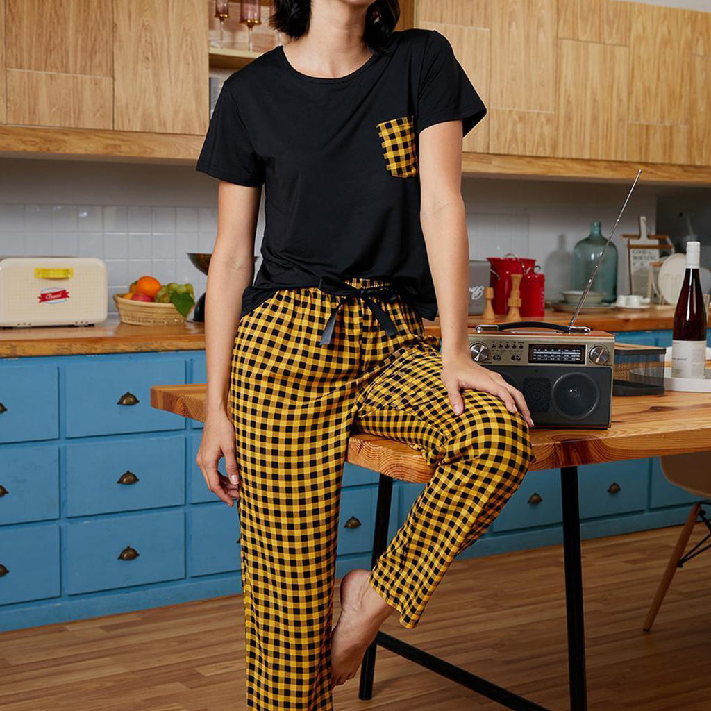 Damen Pyjama-Set mit stilvollem Design und praktischen Taschen WW