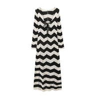 Damen Strickkleid mit modernem Zickzackmuster und tiefem V-Ausschnitt WW