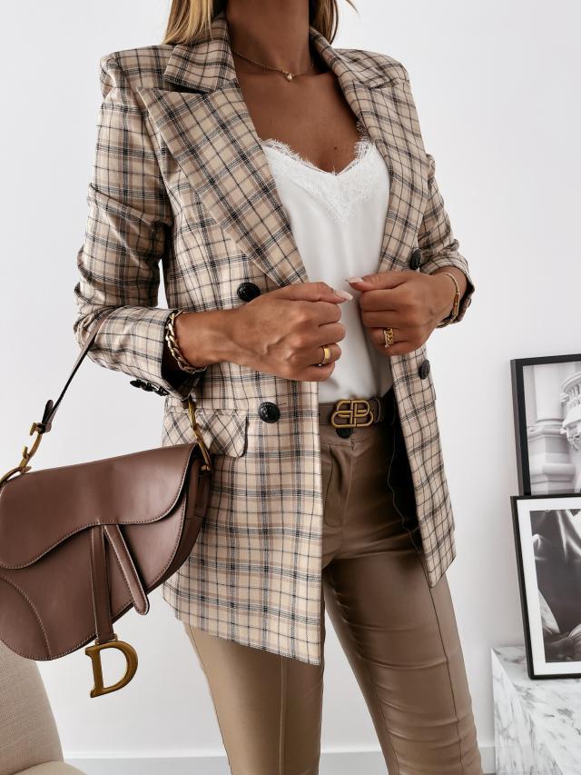 Damen stylische Blazerjacke mit doppelter Knopfleiste und eleganten Silberdetails WW