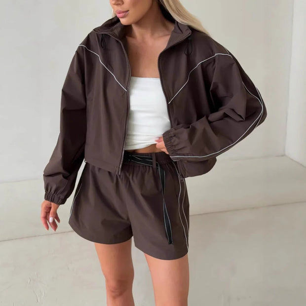 Damen sportlicher Zweiteiler mit cropped Jacke und Shorts WW