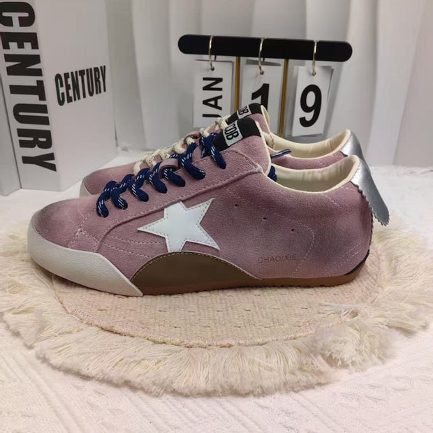 Damen Sneakers mit weichem Wildleder und modischen Details WW