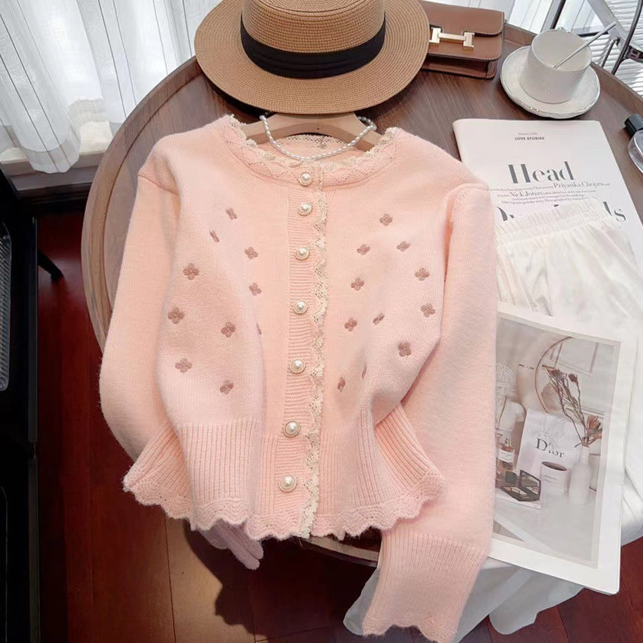 Damen Strickjacke mit dekorativen Perlenknöpfen und zarter Rippstruktur WW