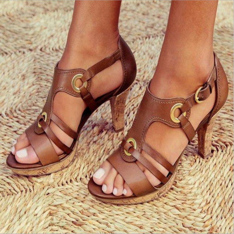 Damen Absatzsandalen mit raffinierten Riemen und kunstvollem Schnallendesign WW