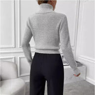 Damen Rippstrickpullover mit hohem Kragen und lässiger Passform WW