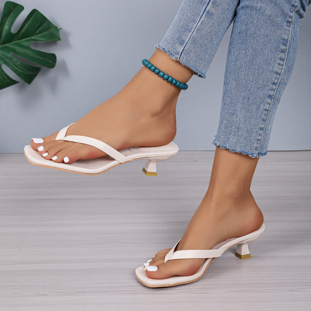 Damen Schulterfreie Sandalen mit trendigem Zehensteg und elegantem Blockabsatz WW