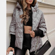 Damen Steppjacke mit hohem Kragen und beschichtetem Obermaterial WW