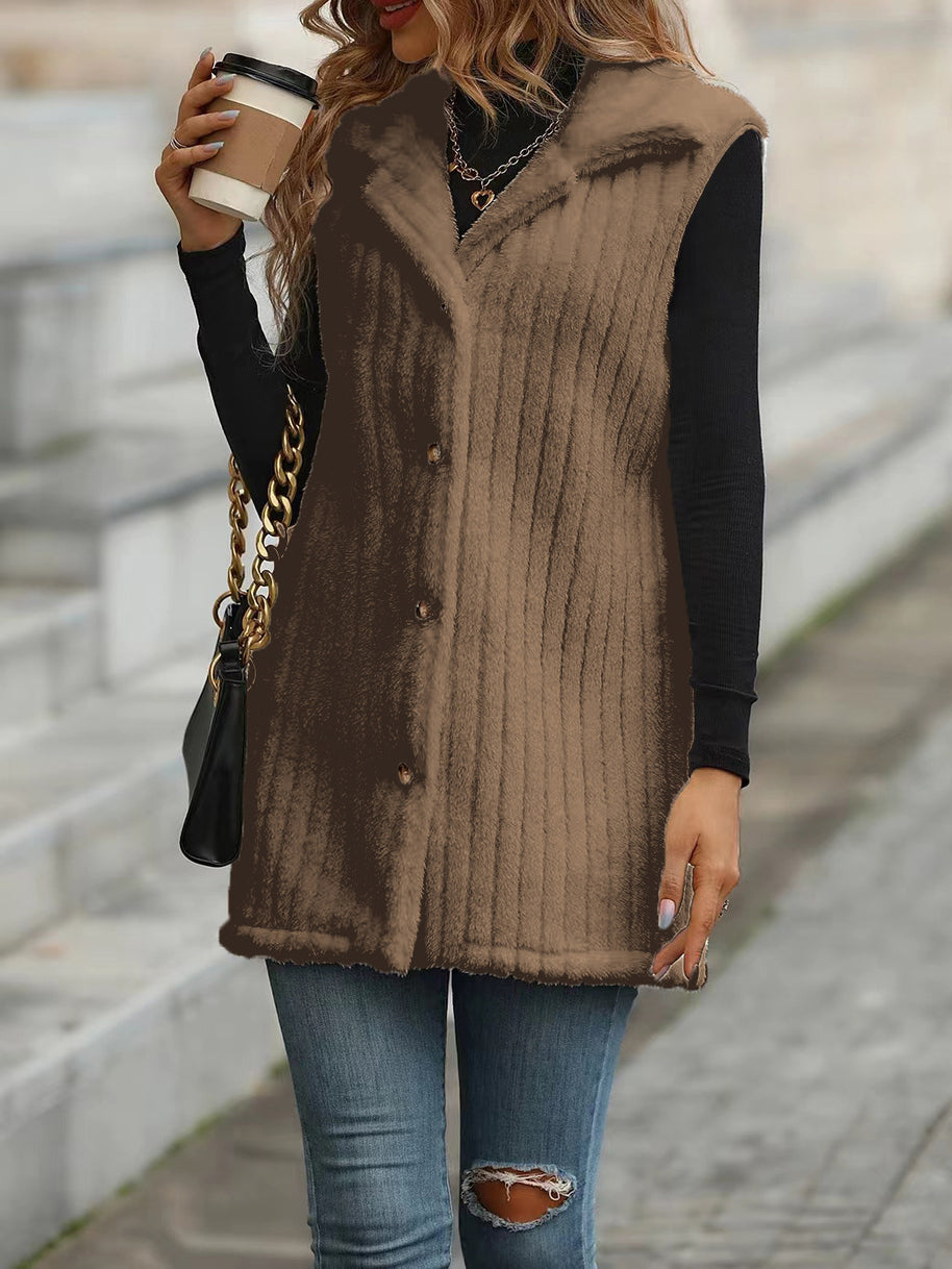 Damen Strickweste mit samtiger Oberfläche und modernen Knopfdetails WW