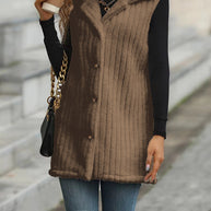 Damen Strickweste mit samtiger Oberfläche und modernen Knopfdetails WW