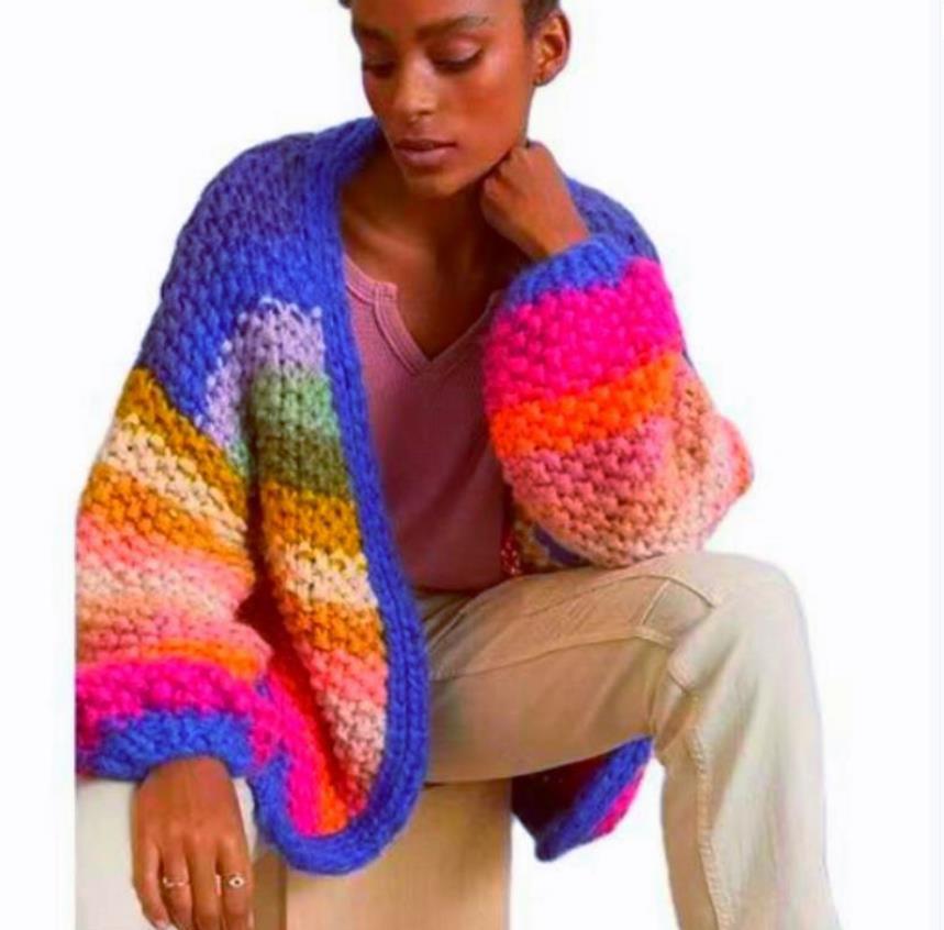 Damen Strickjacke mit buntem Farbverlauf und weitem Schnitt WW