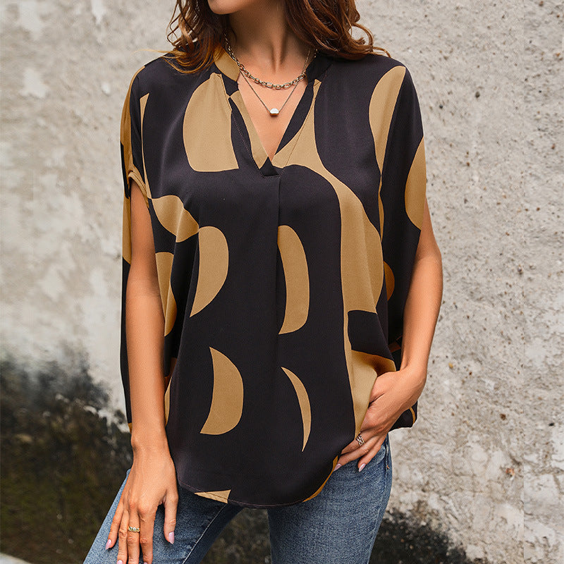Damen Bluse im modernen abstrakten Design mit V-Ausschnitt und kurzen Ärmeln WW