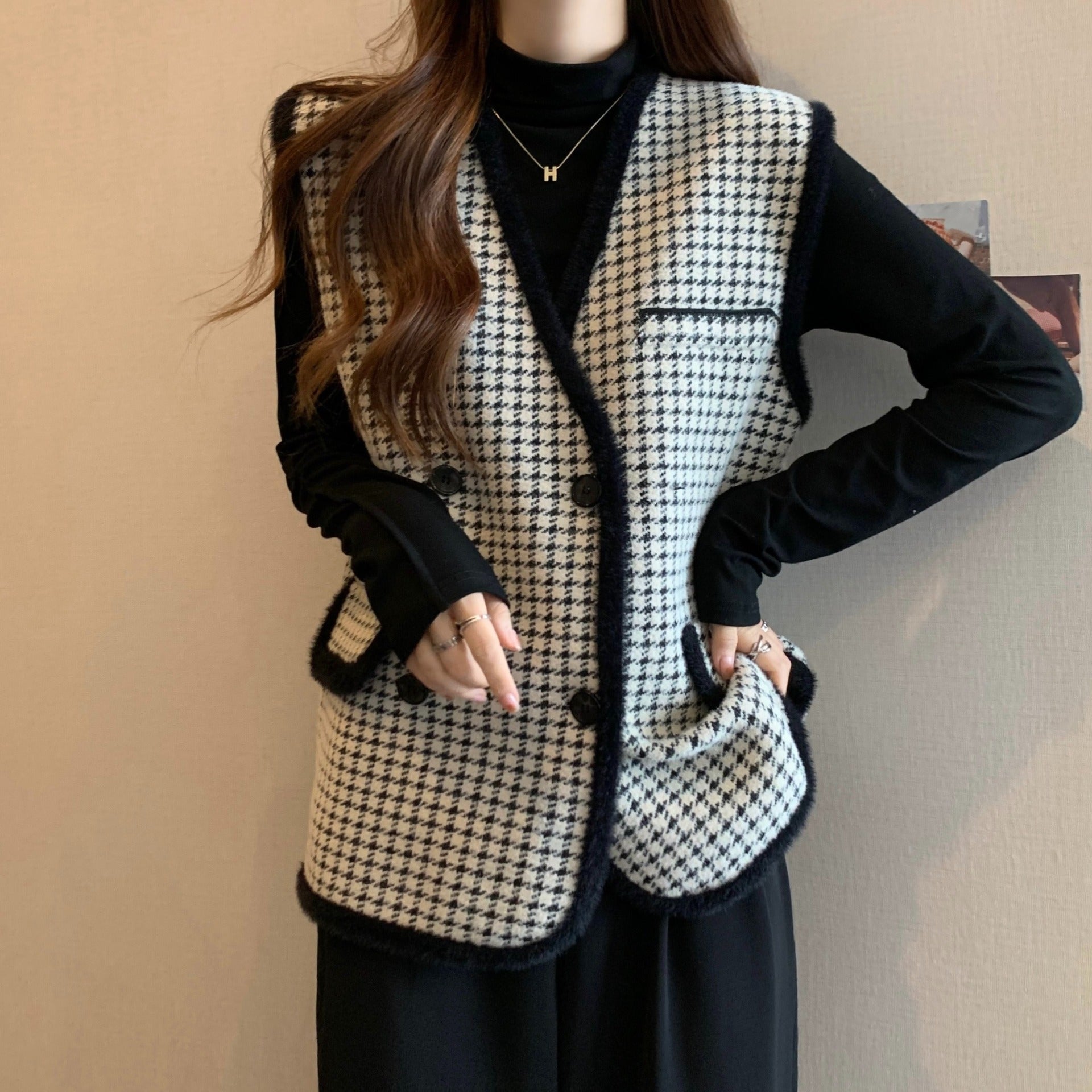 Damen Strickweste mit modischem Karomuster und praktischen Taschen WW