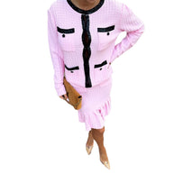 Damen Strickoutfit mit elegantem Volant und kontrastierenden Details WW